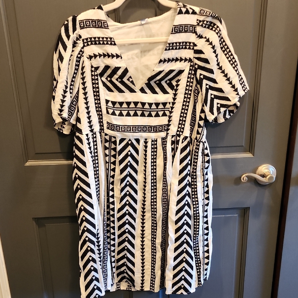 Black and White Geometric Dress Old Navy Womens Size S.
